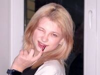 cam girl playing with vibrator DaisySponholz