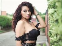 naked cam girl masturbating with vibrator JadeMather