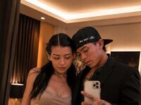camcouple playing with dildo MadisonAndJeycol