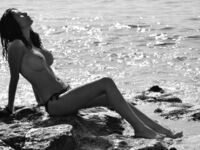 topless camgirl AdrianaHunter