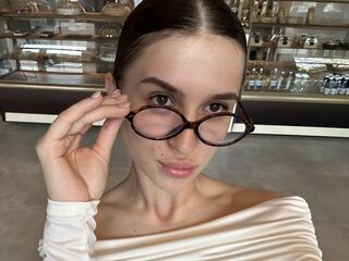 shaved pussy cam AriaMonro