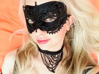 camslut showing pussy BelleDeLacrua