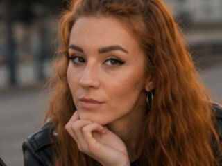 camslut spreading pussy BonnieHansen
