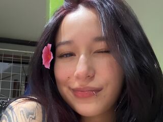 cam girl playing with sextoy CamiLewit