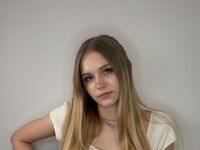 hot cam girl fingering shaved pussy CandiMalott