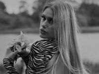 camgirl masturbating with dildo CharisseBuonomo