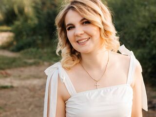 naughty camwhore DemetriceAkpan