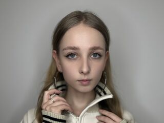 naughty camgirl masturbating with dildo DessieBusche