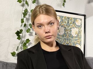 camwhore naked DonellaAndra