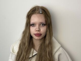 camwhore fingering pussy DorindaHeyden