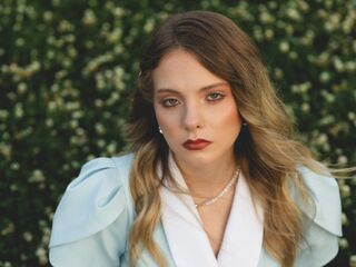 camgirl masturbating with vibrator DrusillaPettet