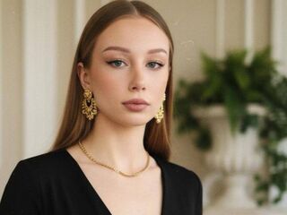 free nude webcam EmaGurrad