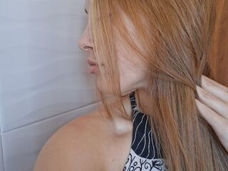 cam girl masturbating with vibrator FlorAnderson