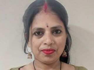 cam girl playing with vibrator GotiLeah