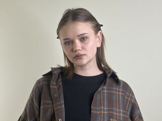 naked girl with webcam masturbating with vibrator HeikeGraciano