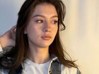 cam girl playing with vibrator HermilaKegerries