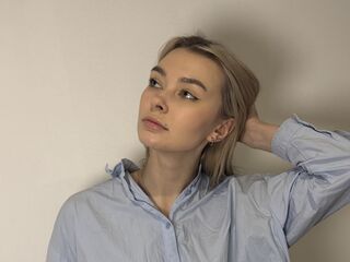 fingering webcamgirl IsauraBranseum