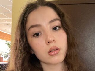 camgirl playing with dildo JulyLarain