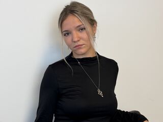 girl nude KeiraTullier