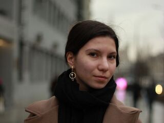 naughty camgirl masturbating with dildo KiraReddel