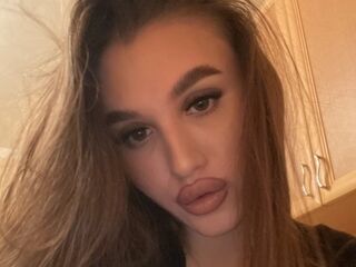 camgirl fingering shaved pussy KyraVictorine