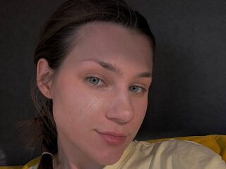 camgirl fingering shaved pussy LanaEismont