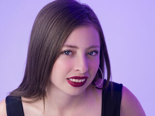 hot cam girl fingering shaved pussy LennaPhillips