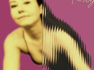 girl showing tits LucyLevatto