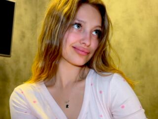 camgirl masturbating with dildo MileyWilson