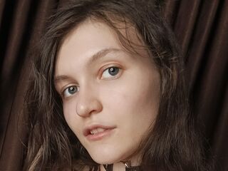 camgirl playing with vibrator MillieStrife