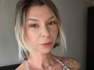 camgirl showing pussy RalucaFrizzi