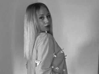 girl fingering shaved pussy RicardaBlechman