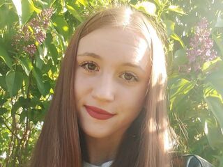 camwhore masturbating with vibrator RickiCriblez