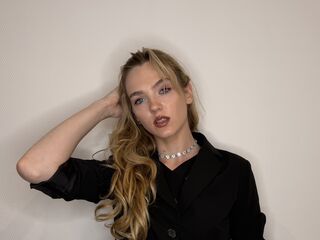 camgirl playing with dildo RubyMoore