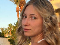 camslut masturbating TainaTatge