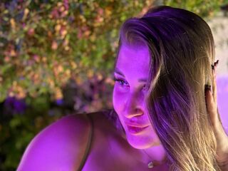 naked cam girl masturbating with dildo TarahZullo