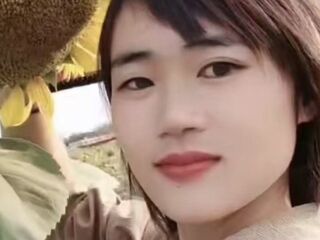 topless girl XiaoqiongLen